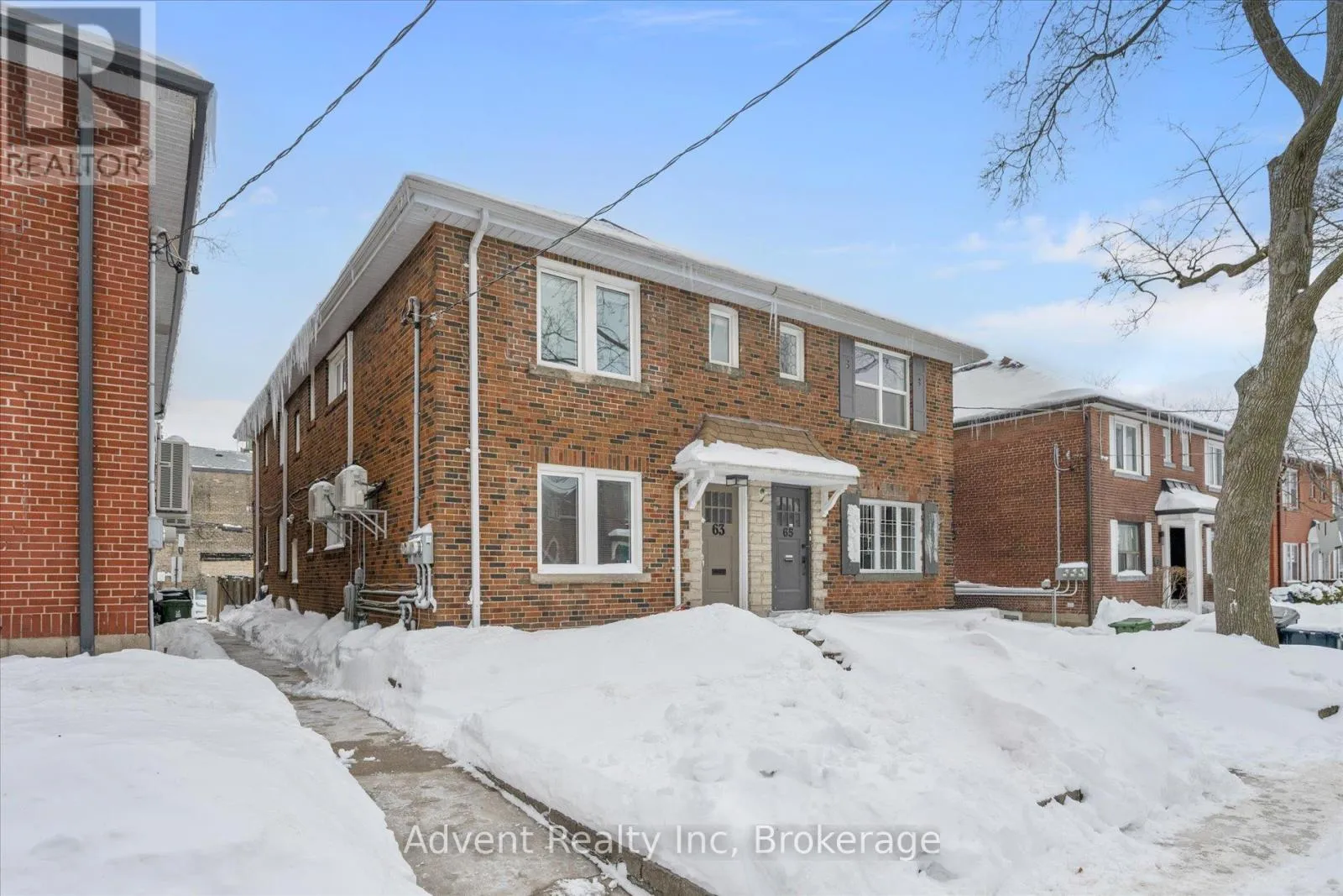 Duplex for rent: Main - 63 Burnaby Boulevard, Toronto, Ontario M5N 1G3