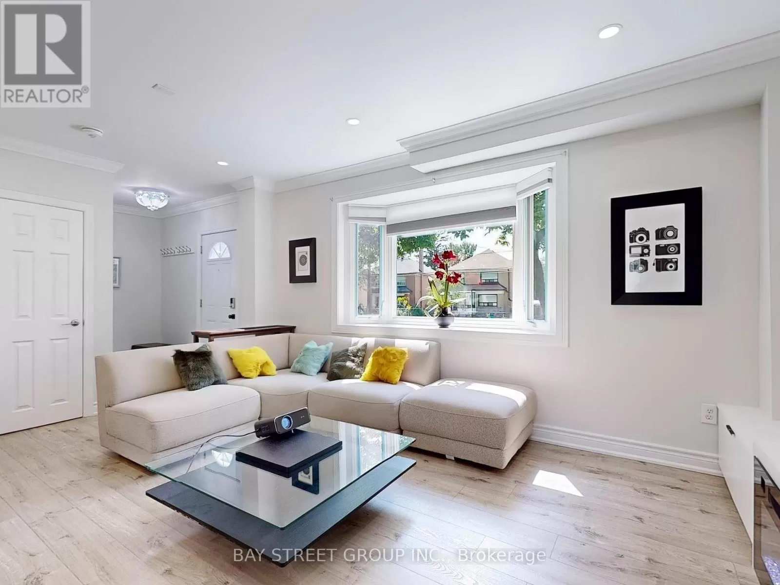 House for rent: Main - 657 Pharmacy Avenue, Toronto, Ontario M1L 3H6