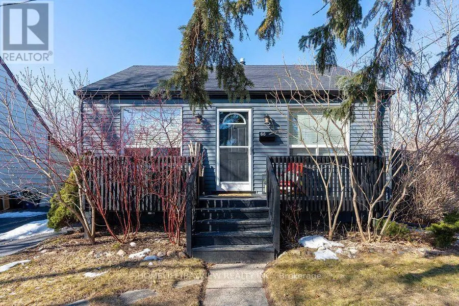 House for rent: Main - 66 Squires Avenue, Toronto, Ontario M4B 2R5