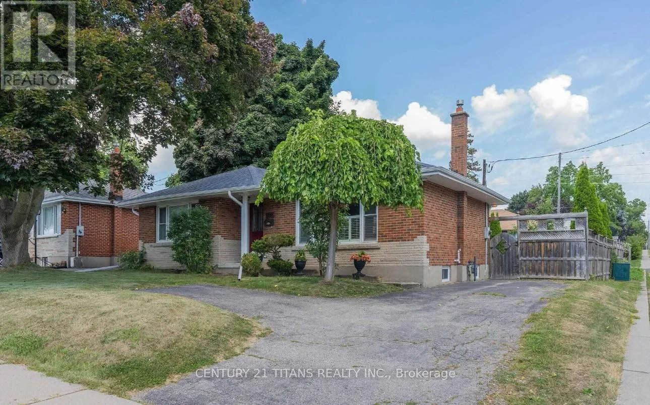House for rent: (main) - 808 Eastglen Drive, Oshawa, Ontario L1G 1H2