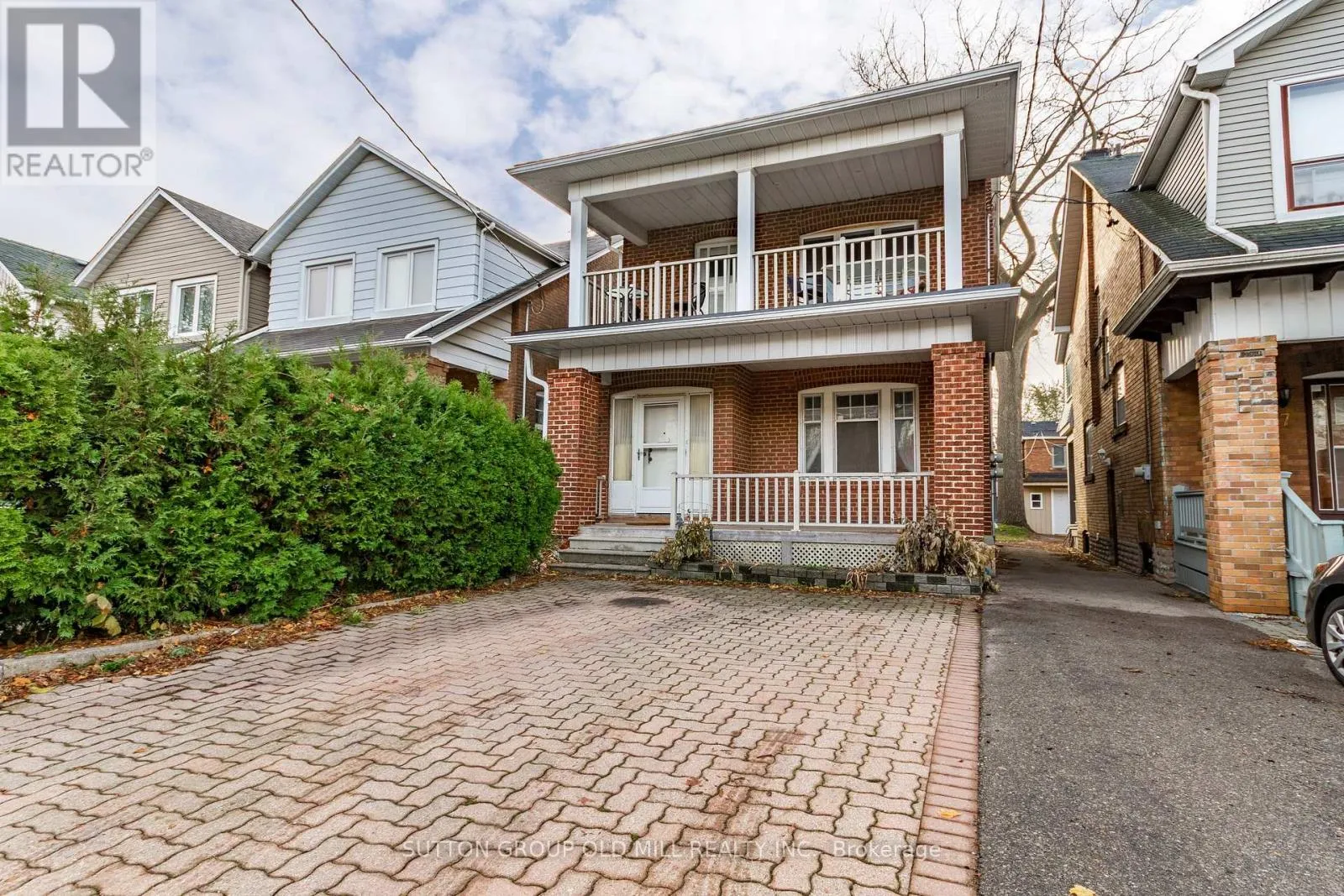 Duplex for rent: Main - 9 Graham Gardens, Toronto, Ontario M6C 1G6