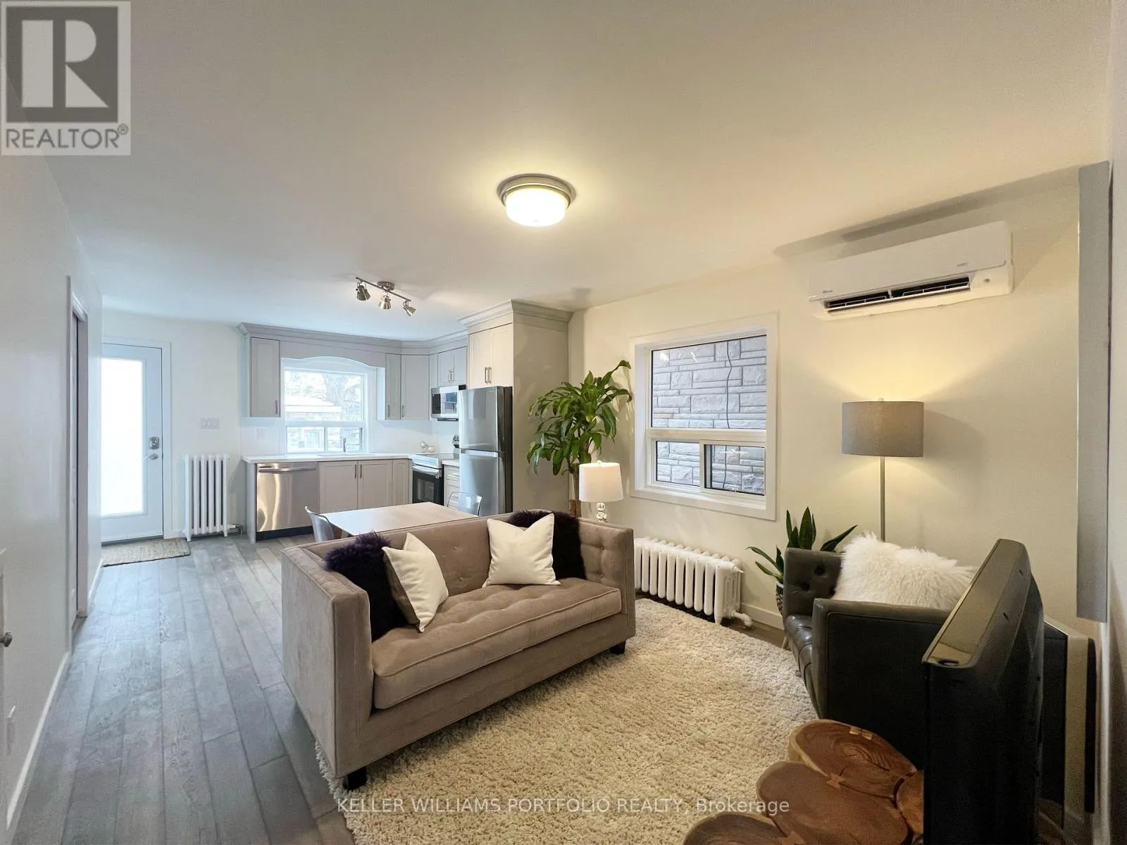 House for rent: Main - 93 Northland Avenue, Toronto, Ontario M6N 2E3