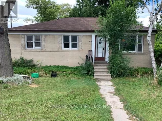 House for rent: Main Fl - 224 Finch Avenue E, Toronto, Ontario M2N 4R9