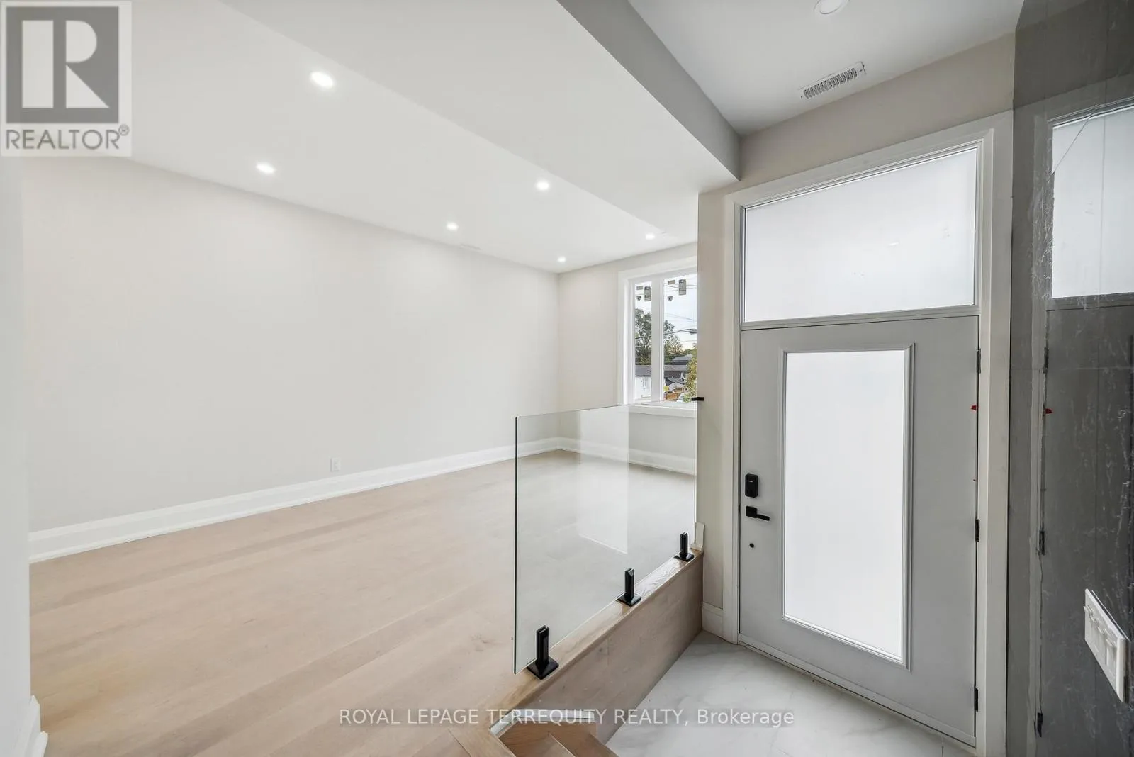 House for rent: Main Floor - 10 Mack Avenue, Toronto, Ontario M1L 1L9