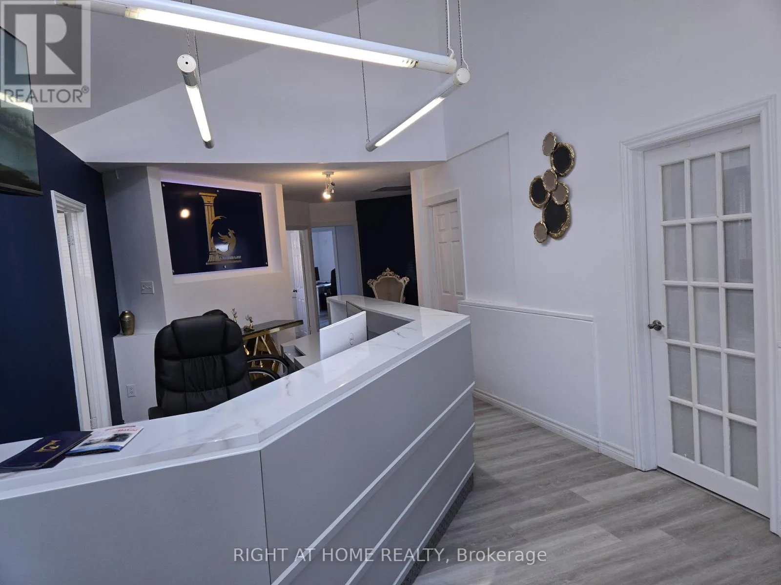 Offices for rent: Main Floor - 10014 Yonge Street N, Richmond Hill, Ontario L4C 1T8