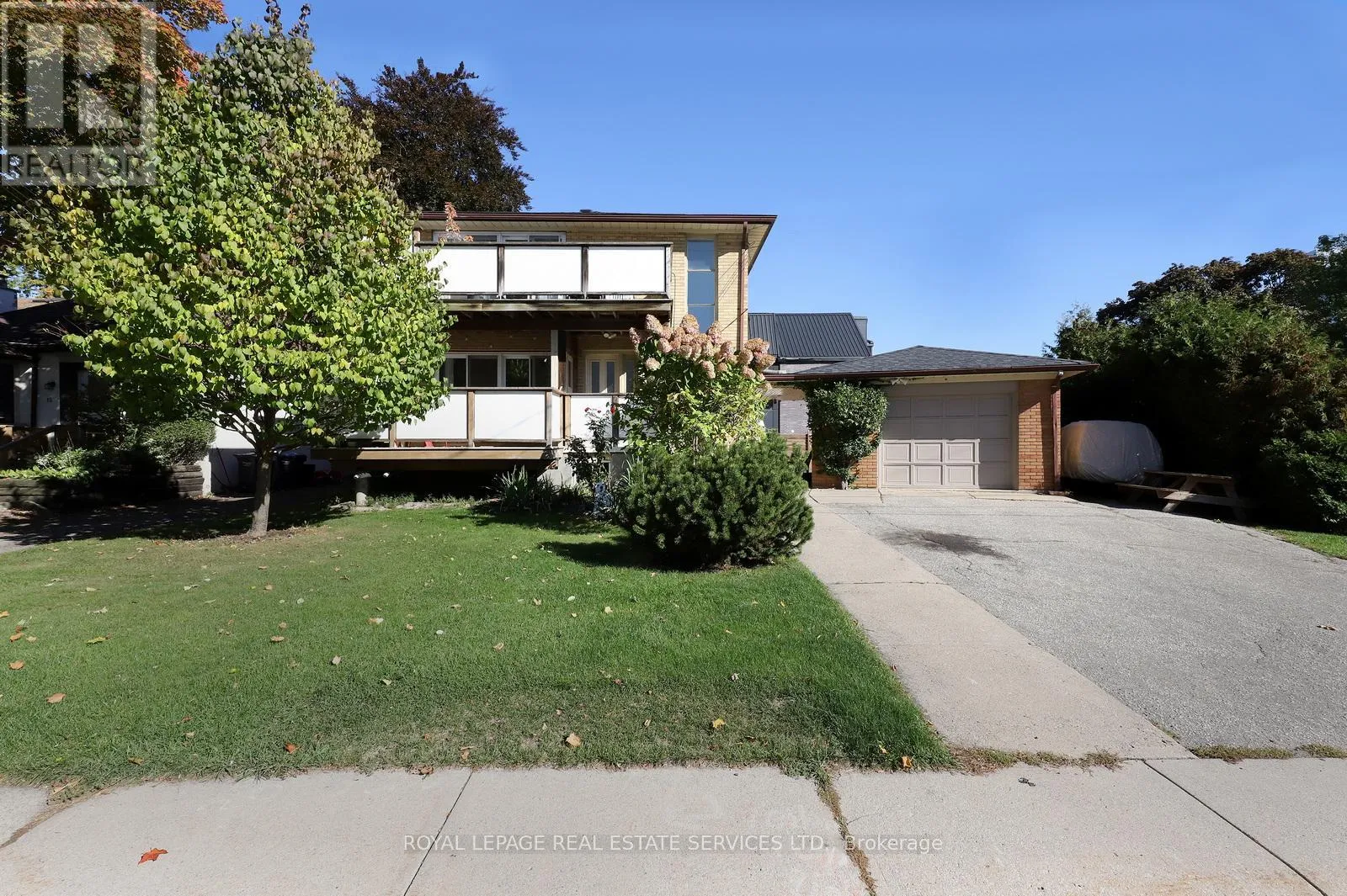 Triplex for rent: Main Floor - 13 Benson Avenue, Mississauga, Ontario L5H 2P3