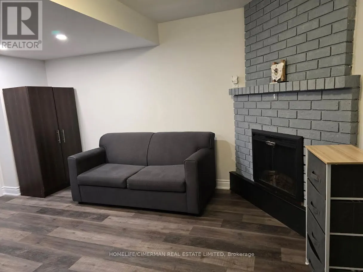 House for rent: Main Floor - 22 Festival Drive, Toronto, Ontario M2R 3V1