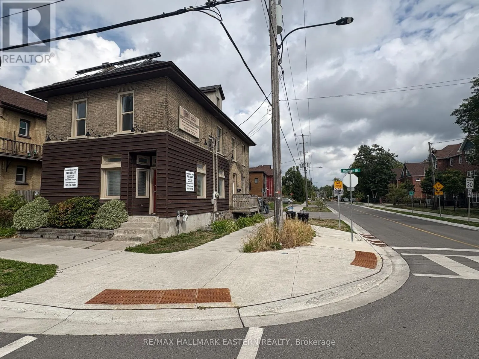 Offices for rent: Main Floor - 262 Hunter Street W, Peterborough, Ontario K9H 2L7