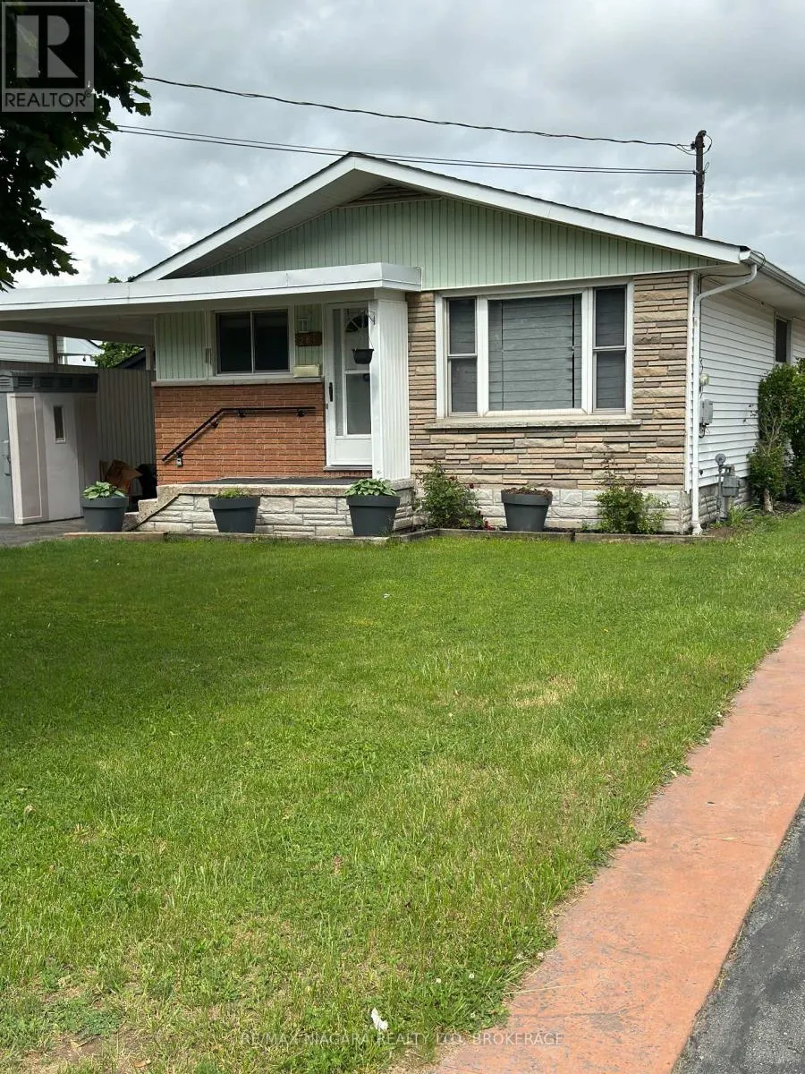 House for rent: Main Floor - 287 Santone Avenue Avenue, Welland, Ontario L3C 2J7