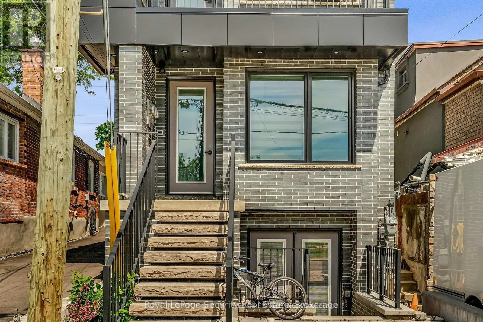 House for rent: Main Floor - 411 Blackthorn Avenue, Toronto, Ontario M6M 3C1