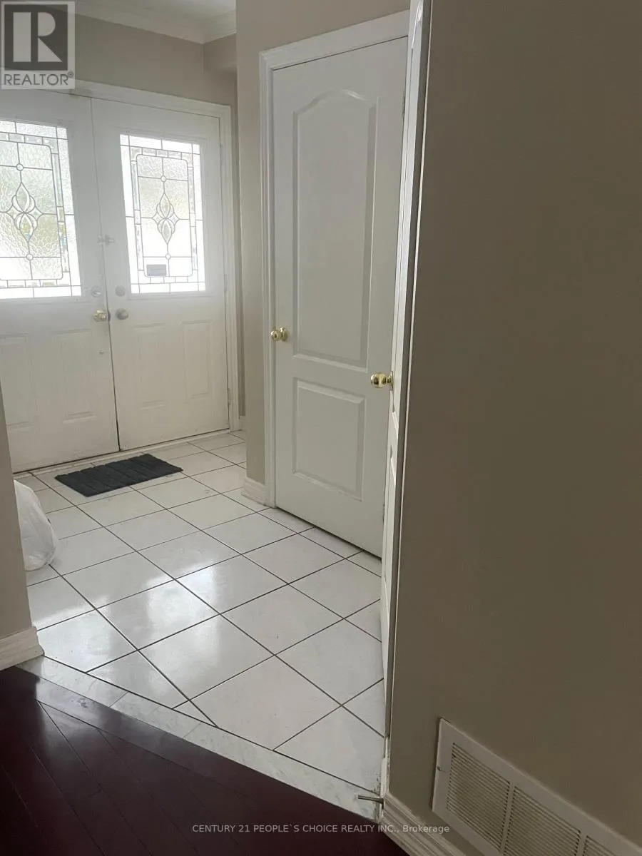 House for rent: Main Floor - 7196 Gagliano Drive, Mississauga, Ontario L5W 1X5