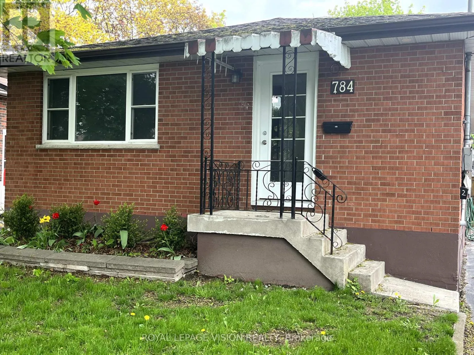 House for rent: Main Floor - 784 Olive Avenue, Oshawa, Ontario L1H 2S3