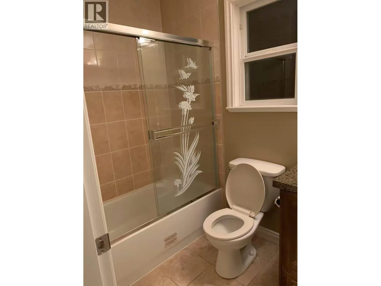 Duplex for rent: Main Floor 8520 Shaughnessy Street, Vancouver, British Columbia V6P 3Y2