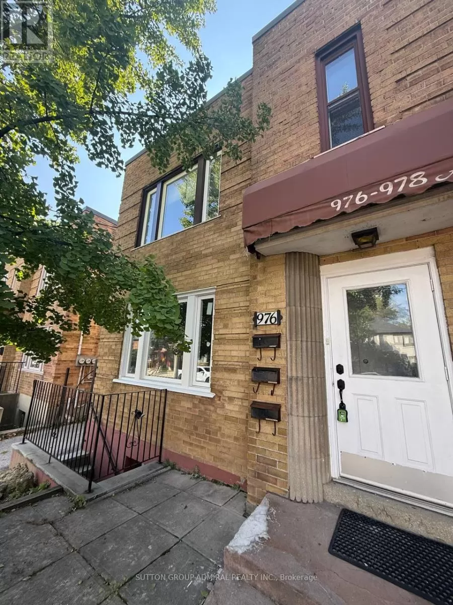 Triplex for rent: Main Floor - 976 Avenue Rd Avenue, Toronto, Ontario M5P 2K8