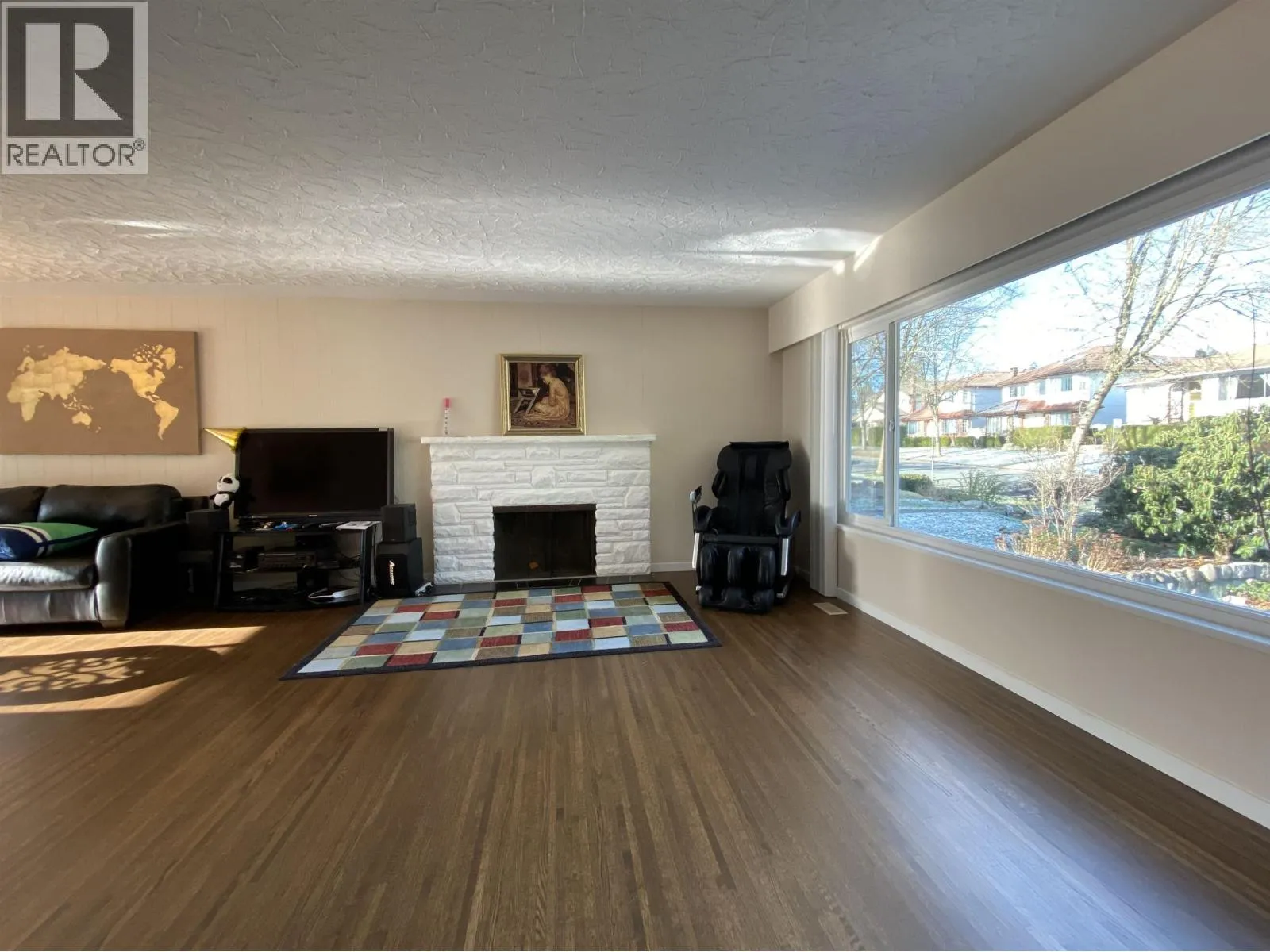 House for rent: Main House 564 W 64th Avenue, Vancouver, British Columbia V6P 2K9