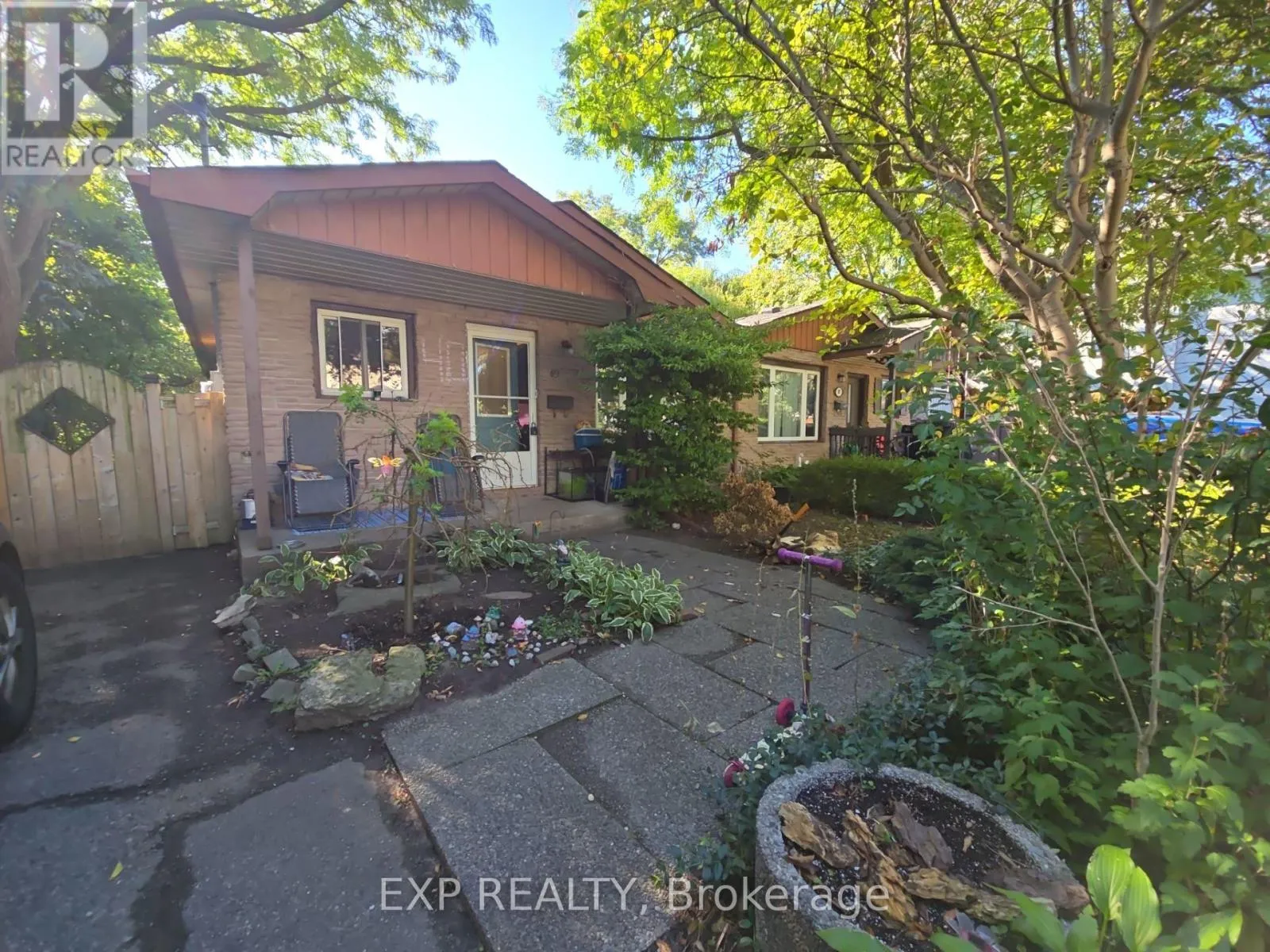 House for rent: Main Level - 89 Wellington Street E, Brampton, Ontario L6W 1Y6