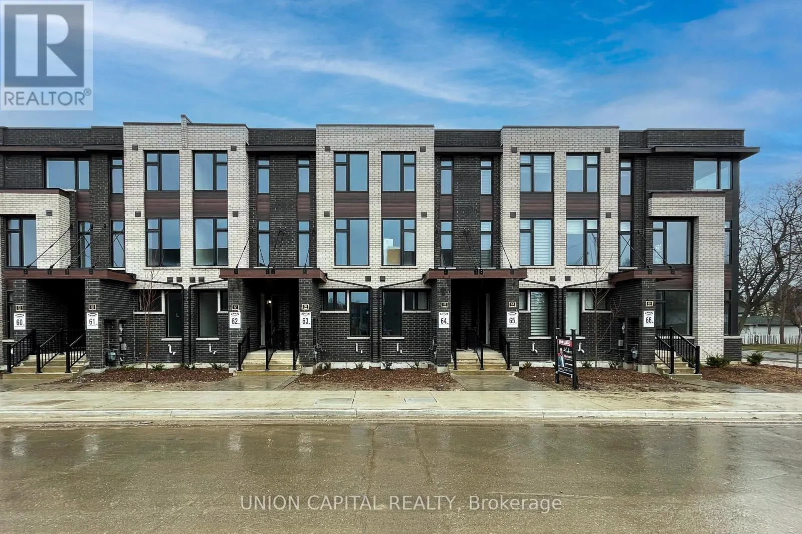 Row / Townhouse for rent: Main & Lower - 59 Creekbank Road, Toronto, Ontario M6L 0A3