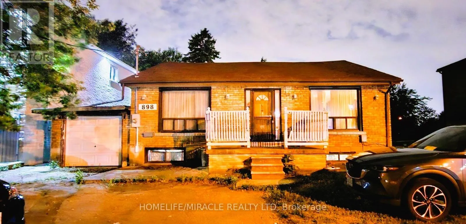 House for rent: Main Room - 898 Kennedy Road, Toronto, Ontario M1K 2E8