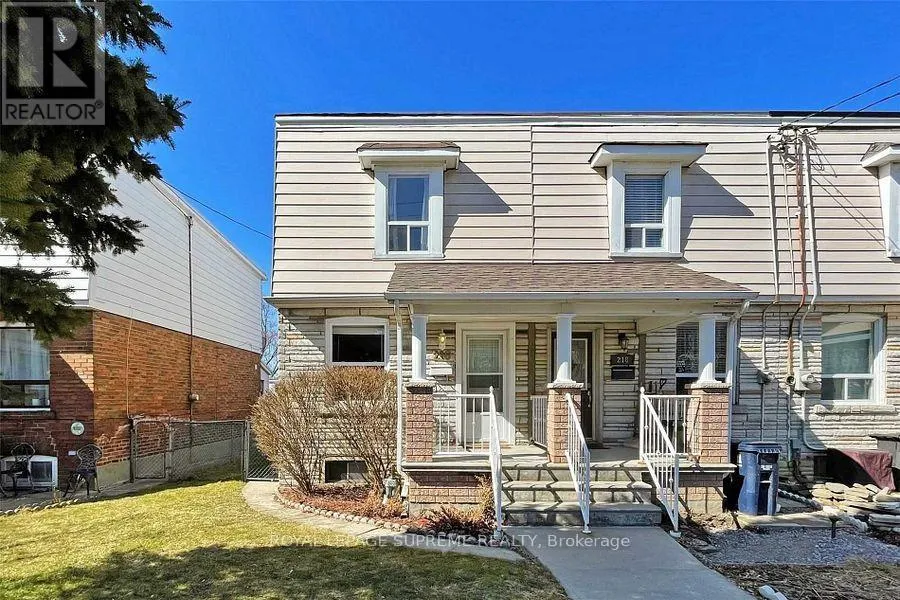 Row / Townhouse for rent: Main & Second Floor - 216 Silverthorn Avenue, Toronto, Ontario M6N 3K4