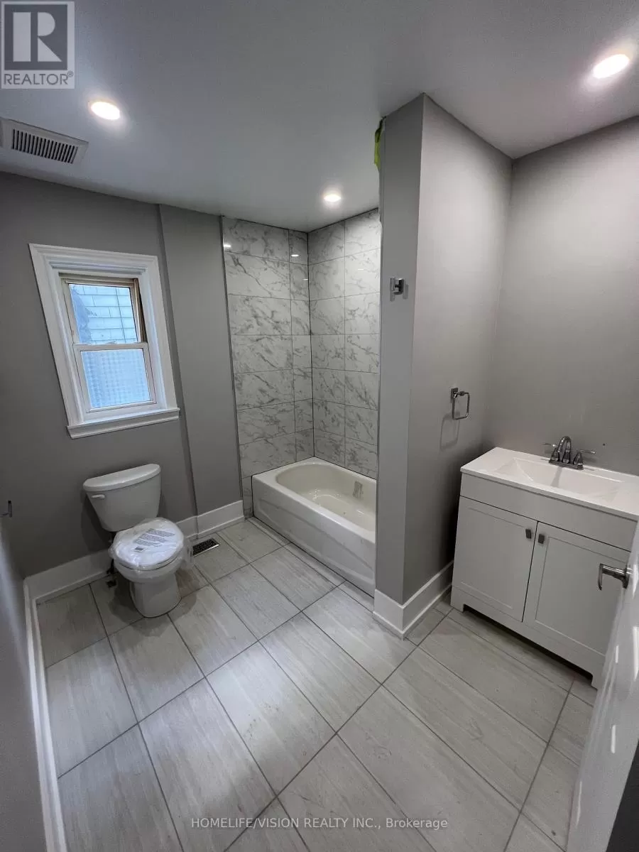 Fourplex for rent: Main / Unit B - 22 Kirkland Street W, Kirkland Lake, Ontario P2N 2G3