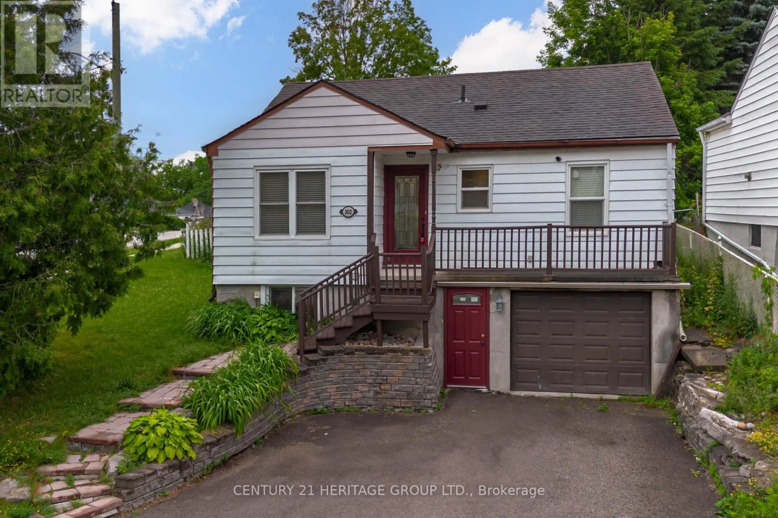 House for rent: Main (upper Level) - 302 Avenue Road, Newmarket, Ontario L3Y 1P2