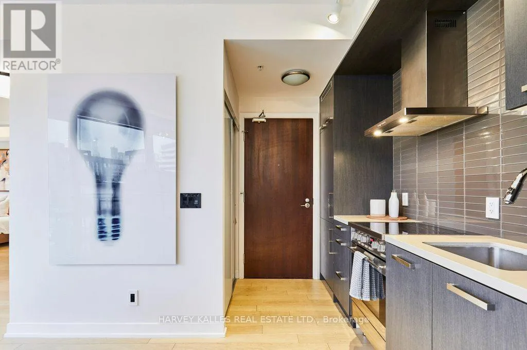 Apartment for rent: N204 - 120 Bayview Avenue, Toronto, Ontario M5A 0G4