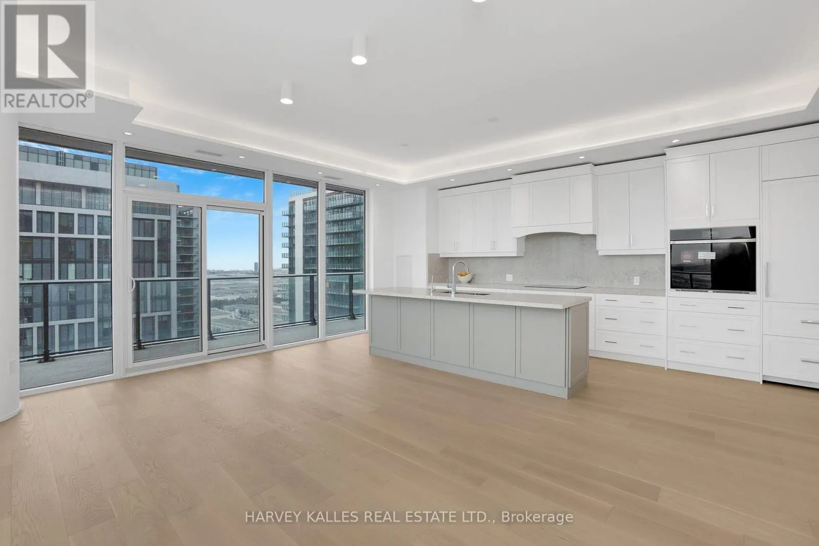 Apartment for rent: Ph 102 - 9000 Jane Street, Vaughan, Ontario L4K 0M6