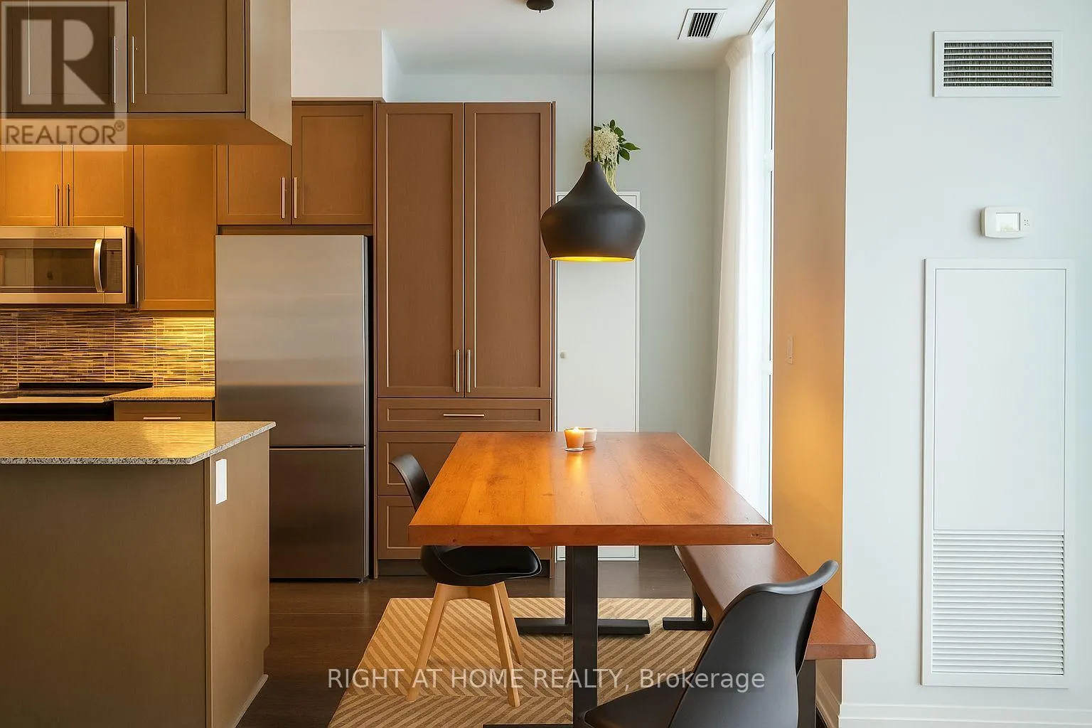 Apartment for rent: Ph04 - 65 Oneida Crescent, Richmond Hill, Ontario L4B 0G9