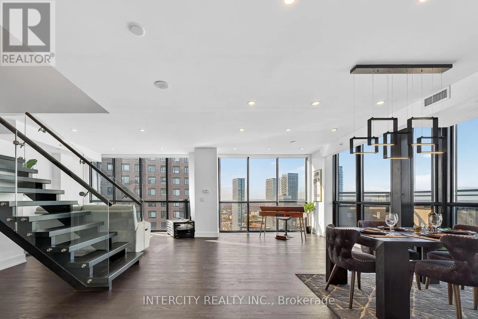 Apartment for rent: Ph05 - 2910 Highway 7 Road, Vaughan, Ontario L4K 0H8