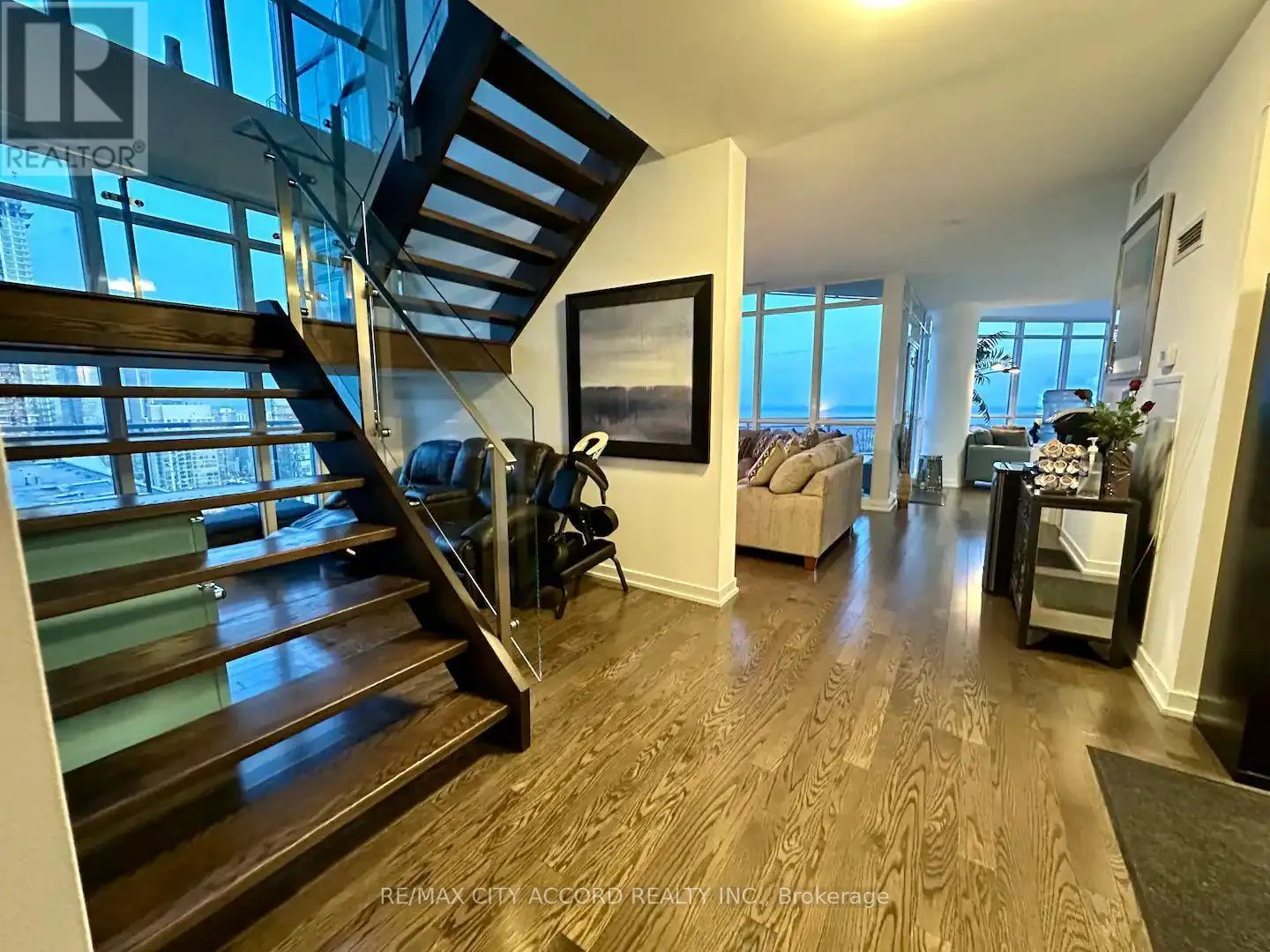 Apartment for rent: Ph06 - 21 Iceboat Terrace, Toronto, Ontario M5V 4A9