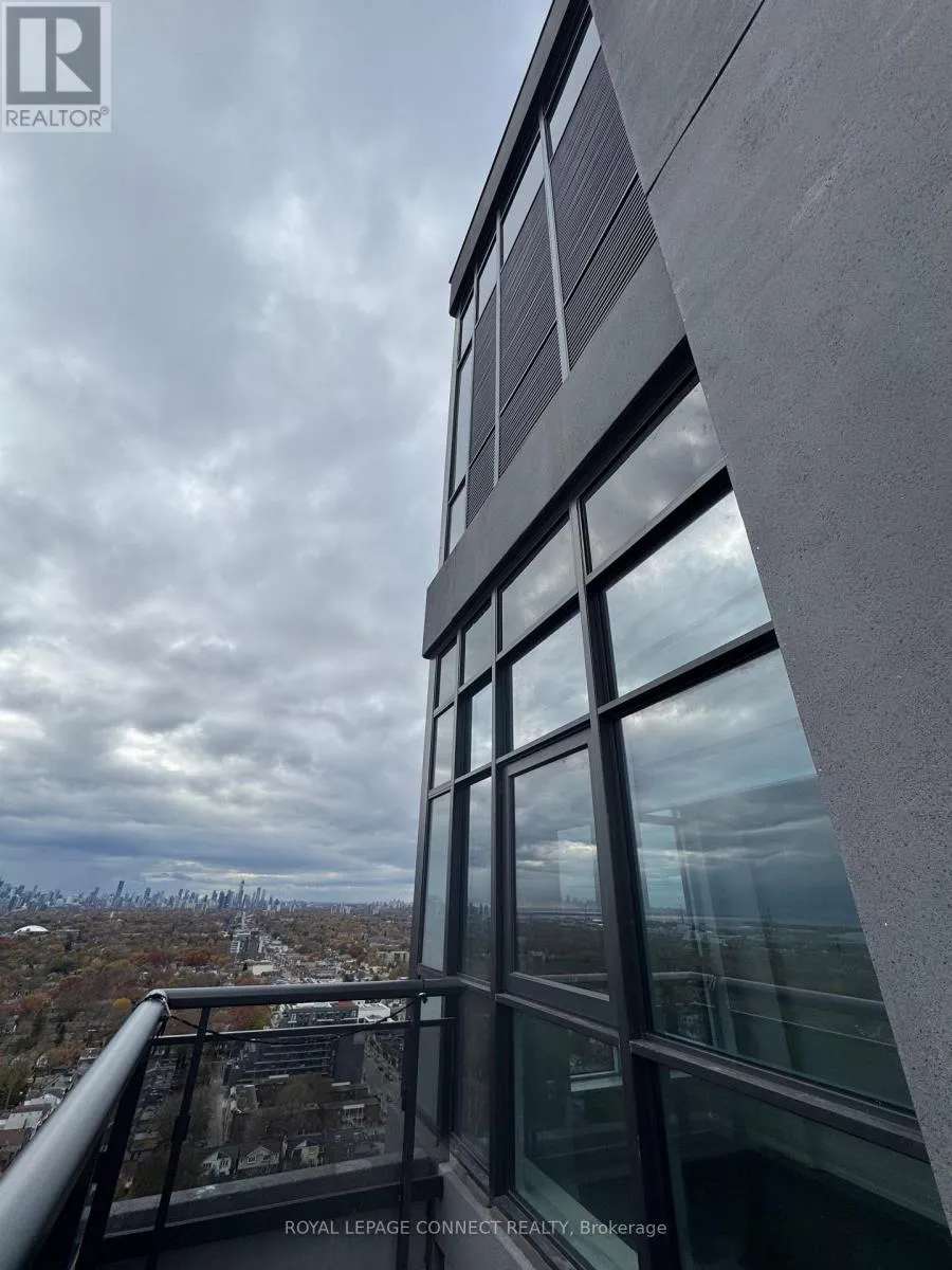 Apartment for rent: Ph08 - 286 Main Street, Toronto, Ontario M4C 0B3