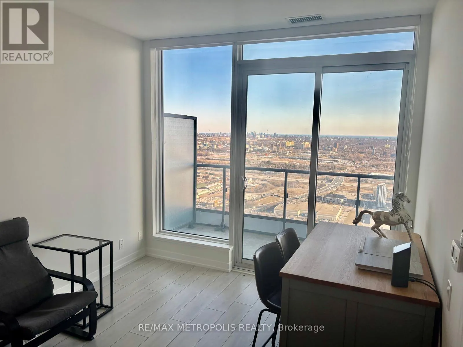 Apartment for rent: Ph08 - 5 Buttermill Avenue, Vaughan, Ontario L4K 0J5