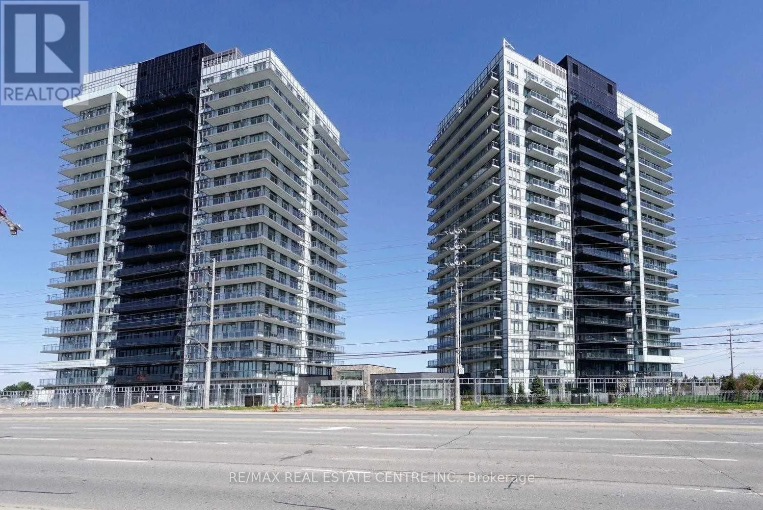 Apartment for rent: Ph09 - 4633 Glen Erin Drive, Mississauga, Ontario L5N 3L3