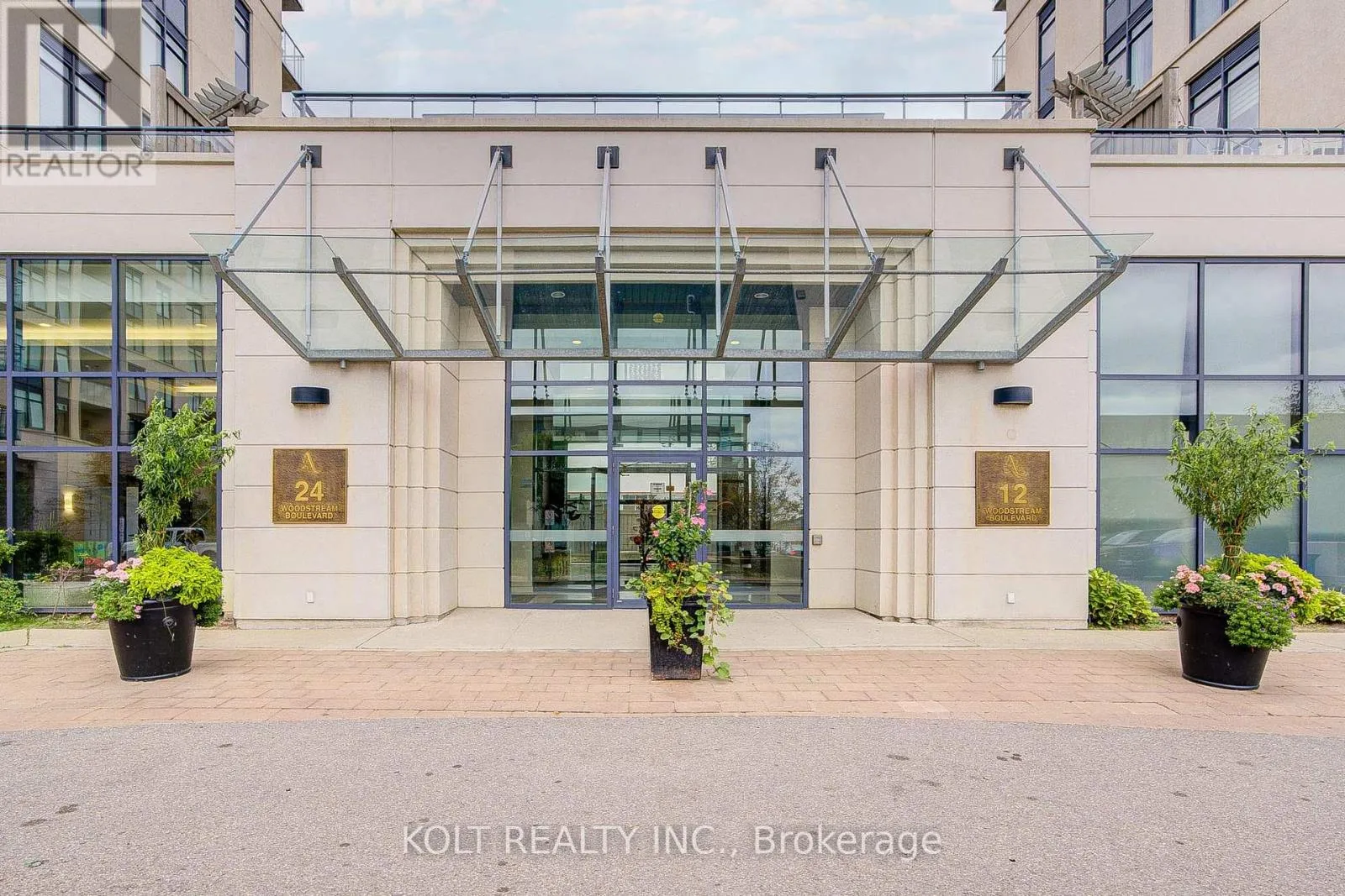 Apartment for rent: Ph1013 - 24 Woodstream Boulevard, Vaughan, Ontario L4L 8C4