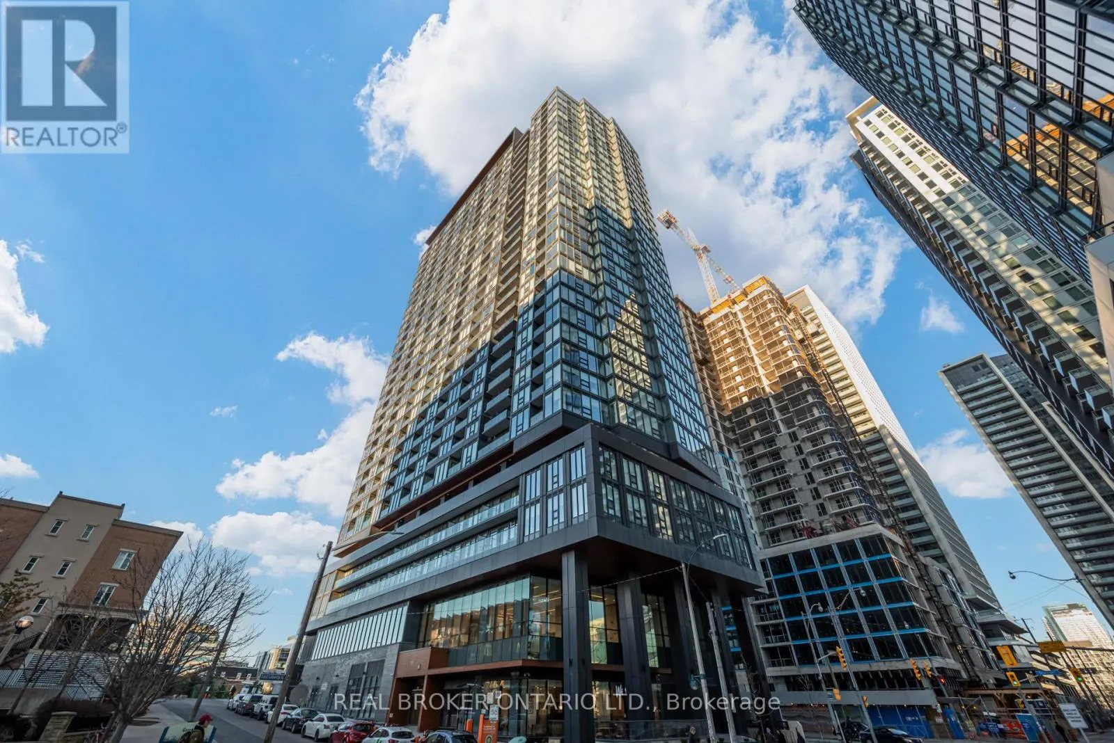 Apartment for rent: Ph21 - 19 Western Battery Road, Toronto, Ontario M6K 3S4