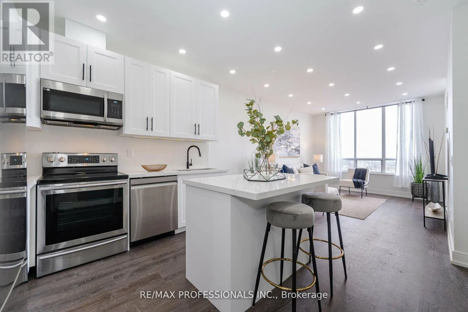 Apartment for rent: Ph21 - 700 Humberwood Boulevard, Toronto, Ontario M9W 7J4