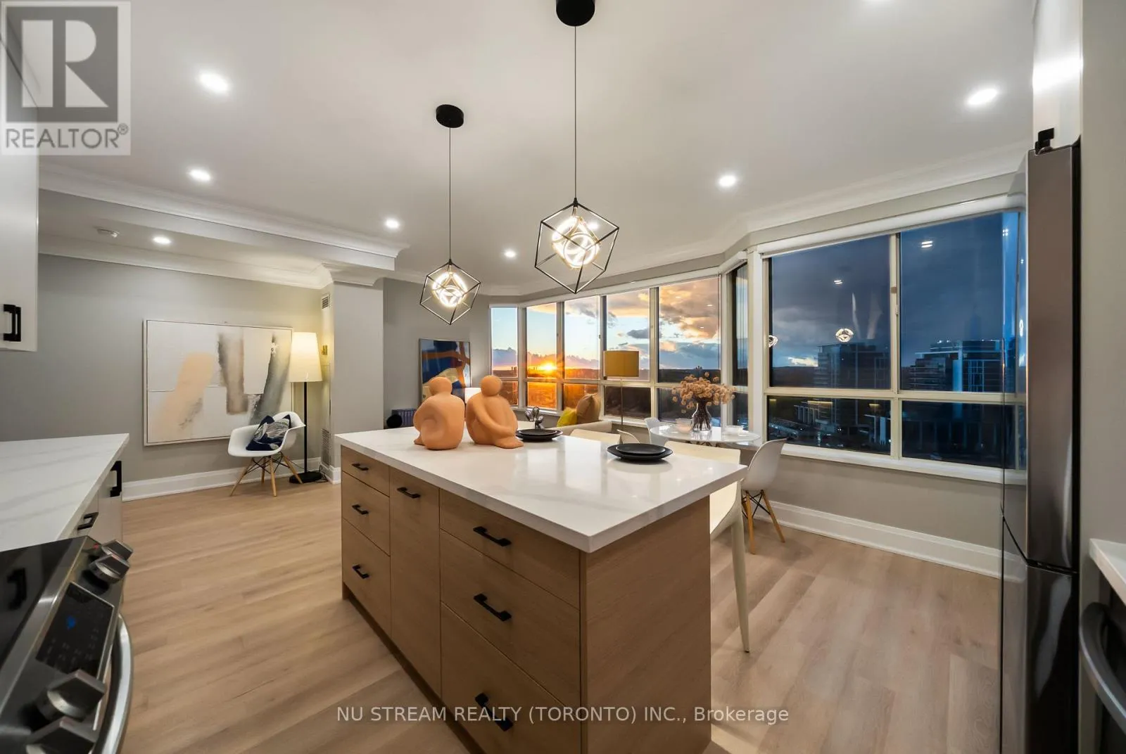 Apartment for rent: Ph3 - 33 Weldrick Road E, Richmond Hill, Ontario L4C 8W4