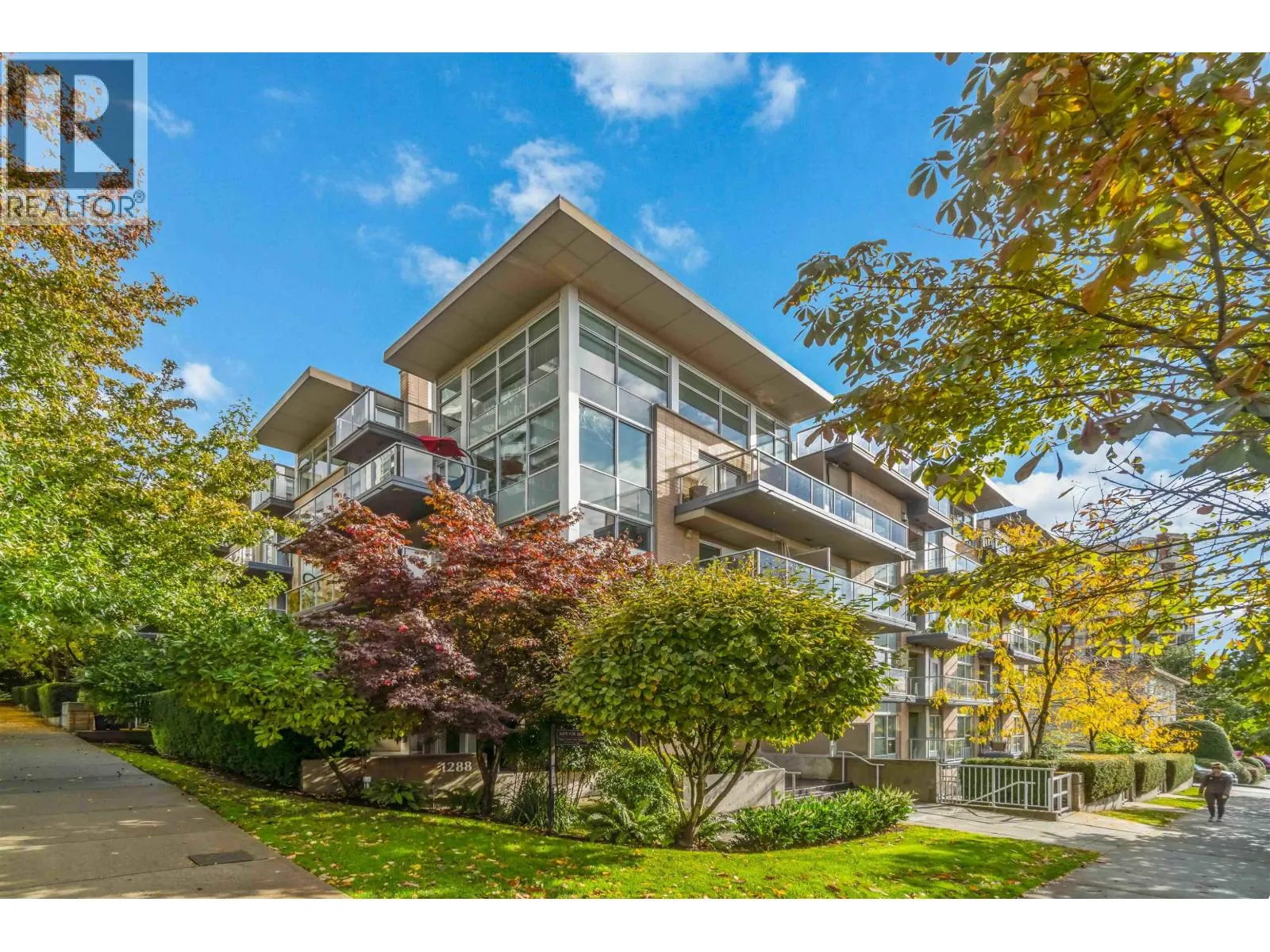 Apartment for rent: Ph4 1288 Chesterfield Avenue, North Vancouver, British Columbia V7M 0B1