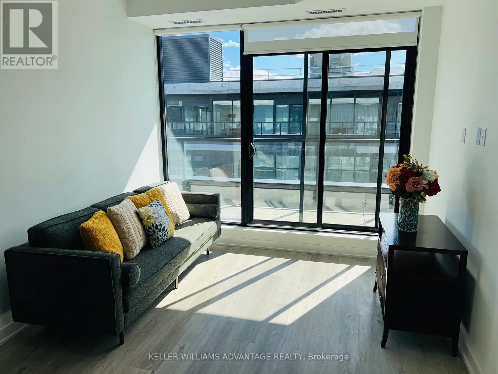 Apartment for rent: Ph-511 B - 1604 Charles Street E, Whitby, Ontario L1N 0P2