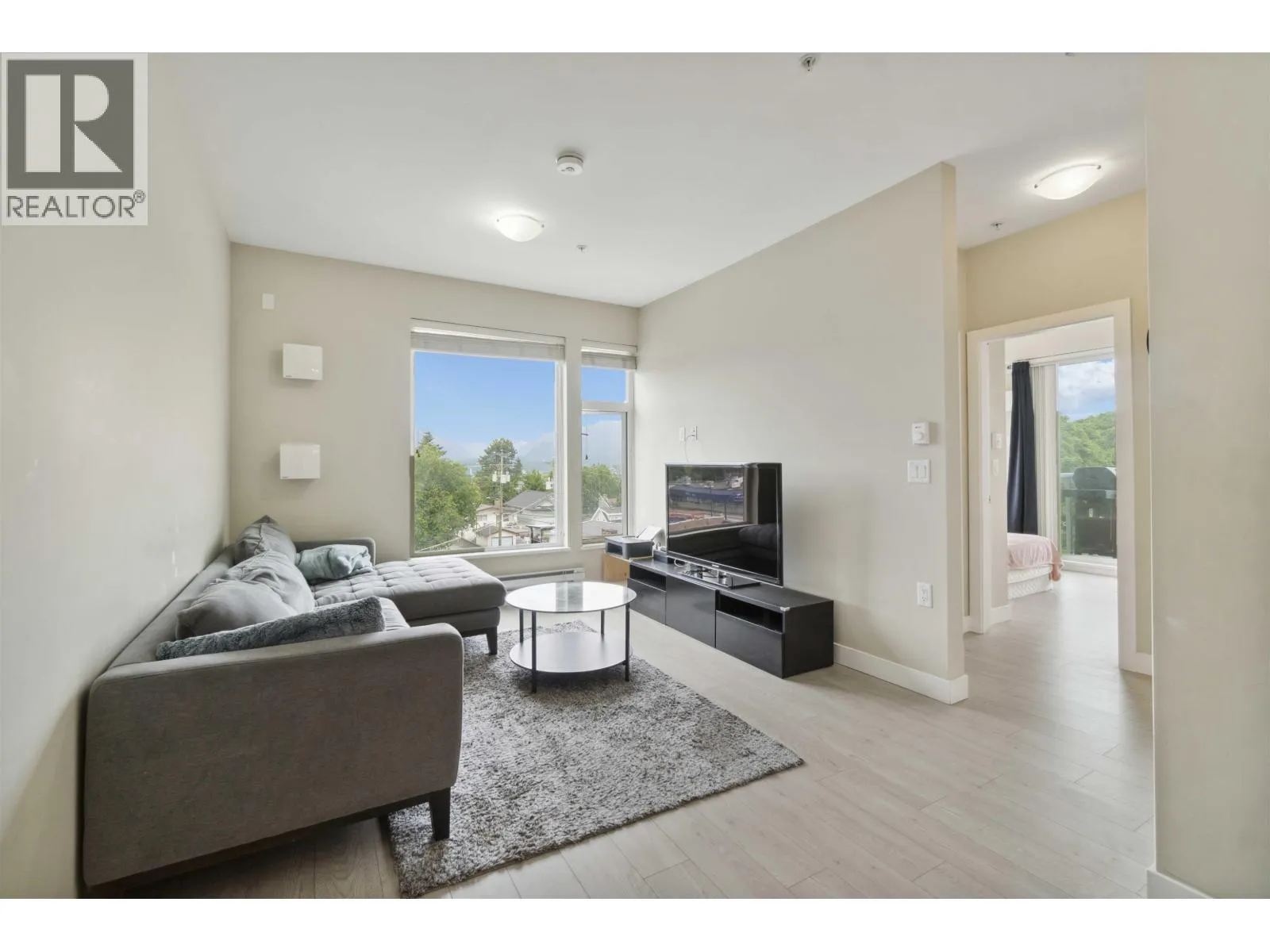 Apartment for rent: Ph8 1838 Renfrew Street, Vancouver, British Columbia V5M 3H9