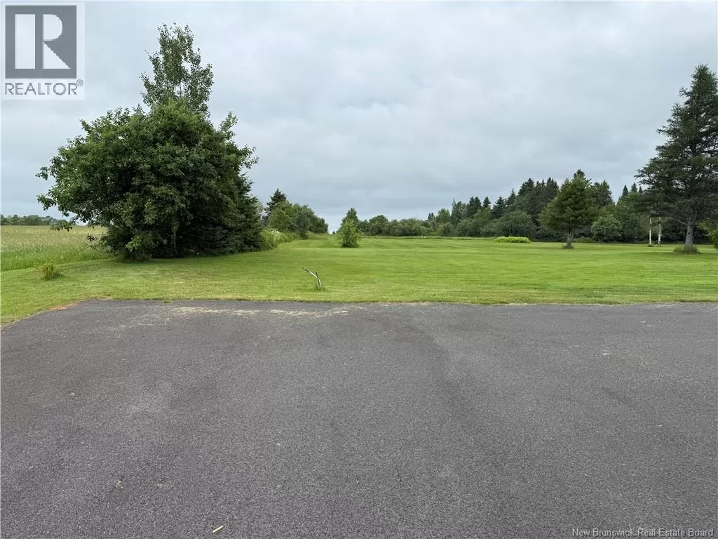 Pionniers Avenue, Balmoral, New Brunswick E3N 1C2