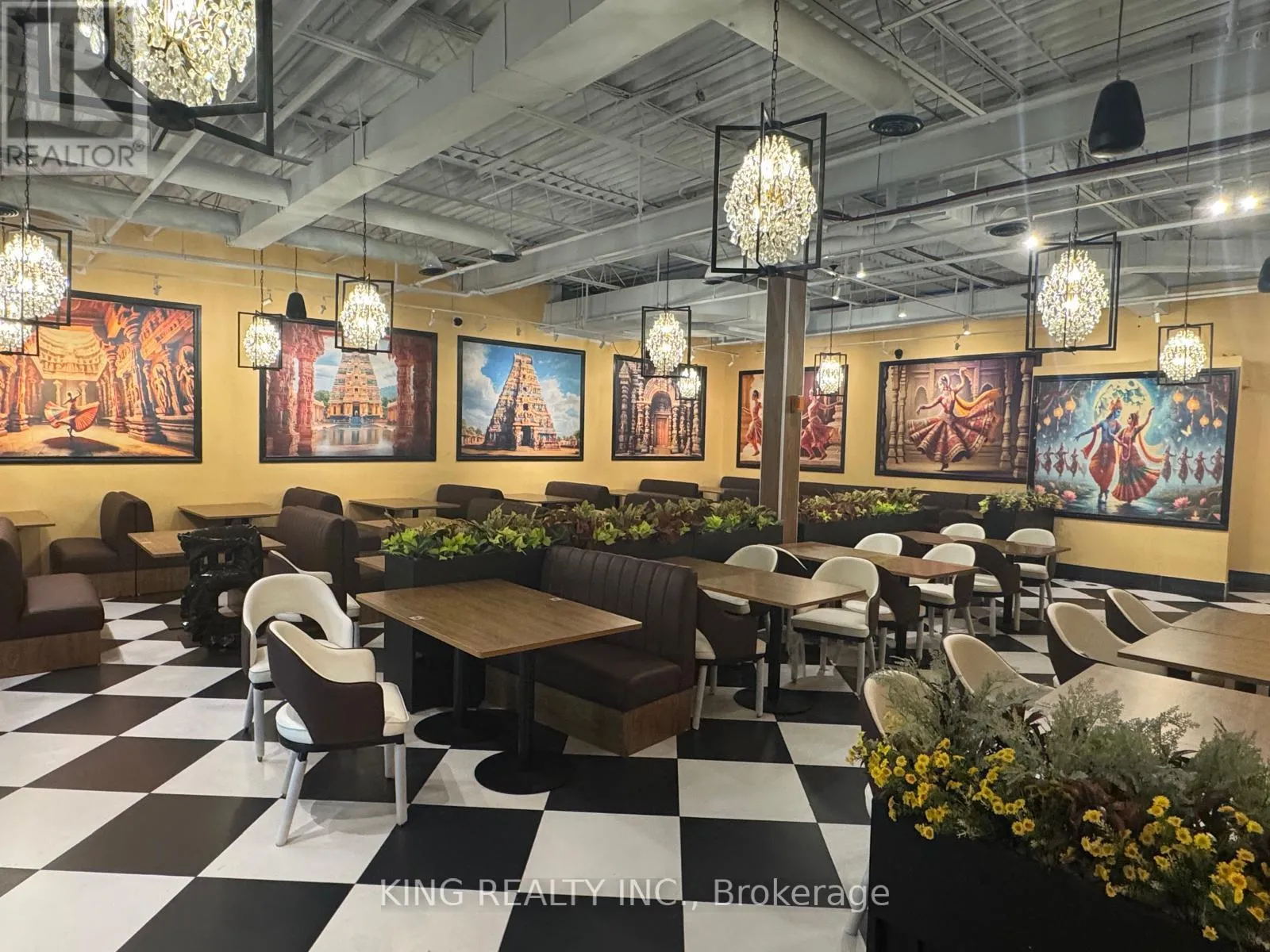 R170 - 2 County Crt Boulevard, Brampton, Ontario L6W 3W8