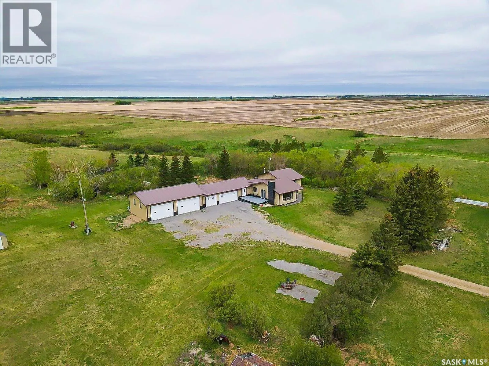 House for rent: Regina Commuter Acreage, Edenwold Rm No.158, Saskatchewan S4L 5B1