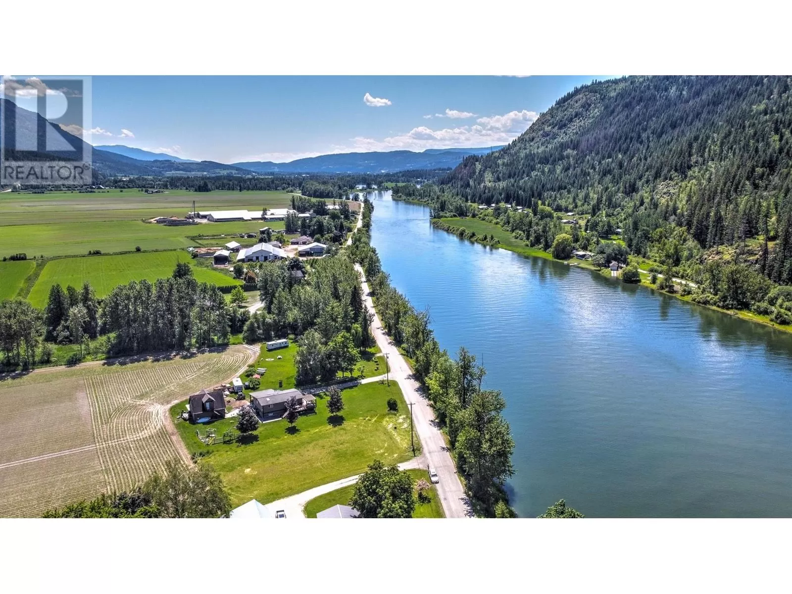 Other for rent: Riverside Road, Mara, British Columbia V0E 2K0