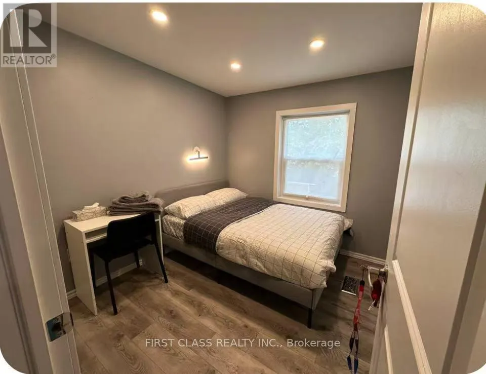 House for rent: Room On 2nd Flr - 76 Macdonald Street, Toronto, Ontario M8V 1Y4