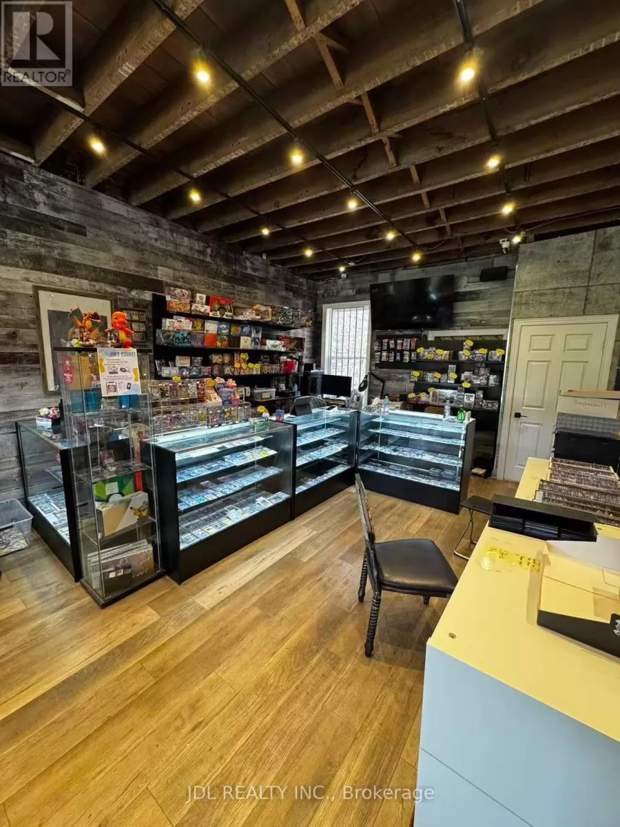 Second Floor - 394 Spadina Avenue, Toronto, Ontario M5T 2G5