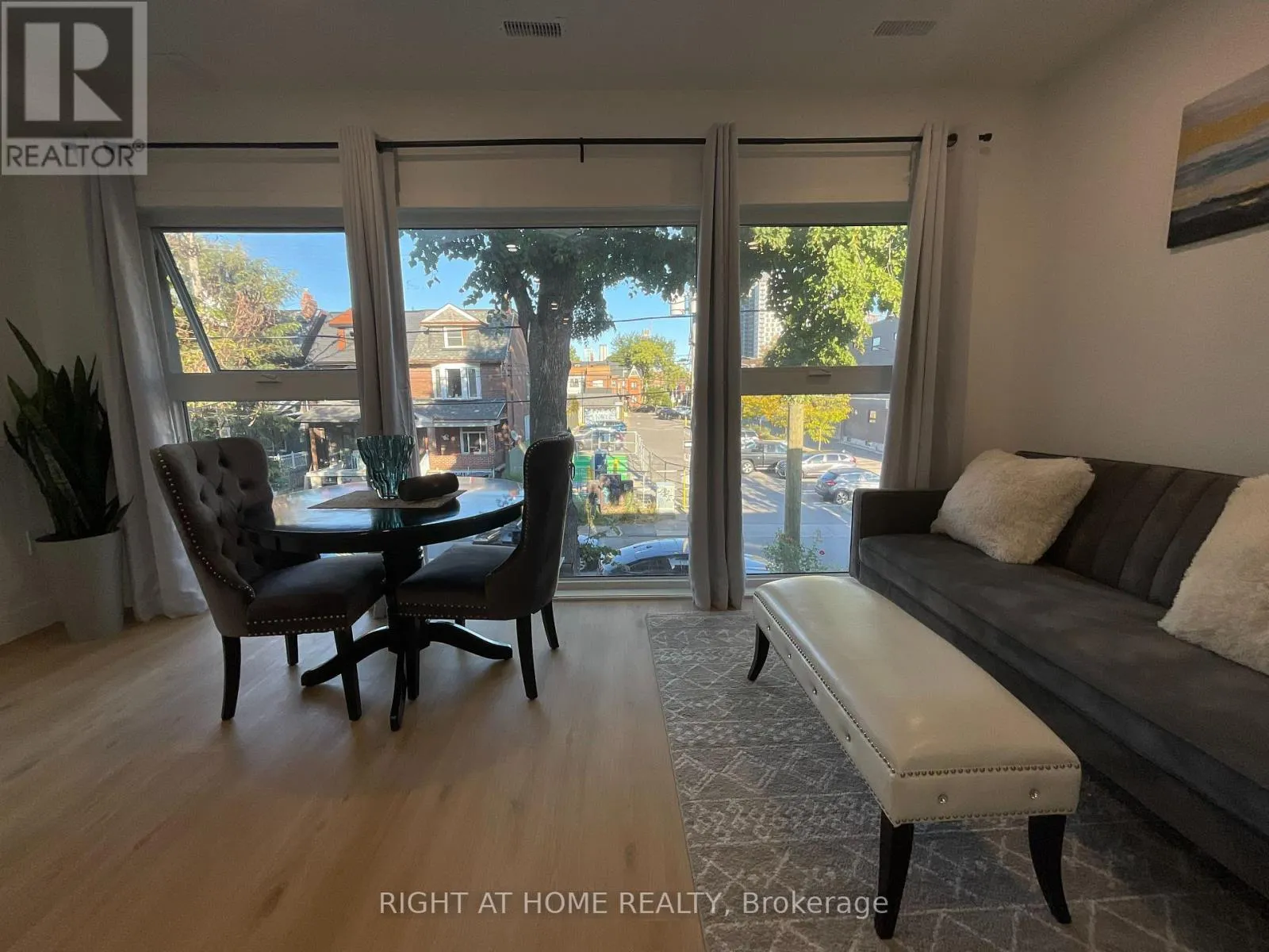 House for rent: Second Floor - 674 Manning Avenue, Toronto, Ontario M3H 2G1