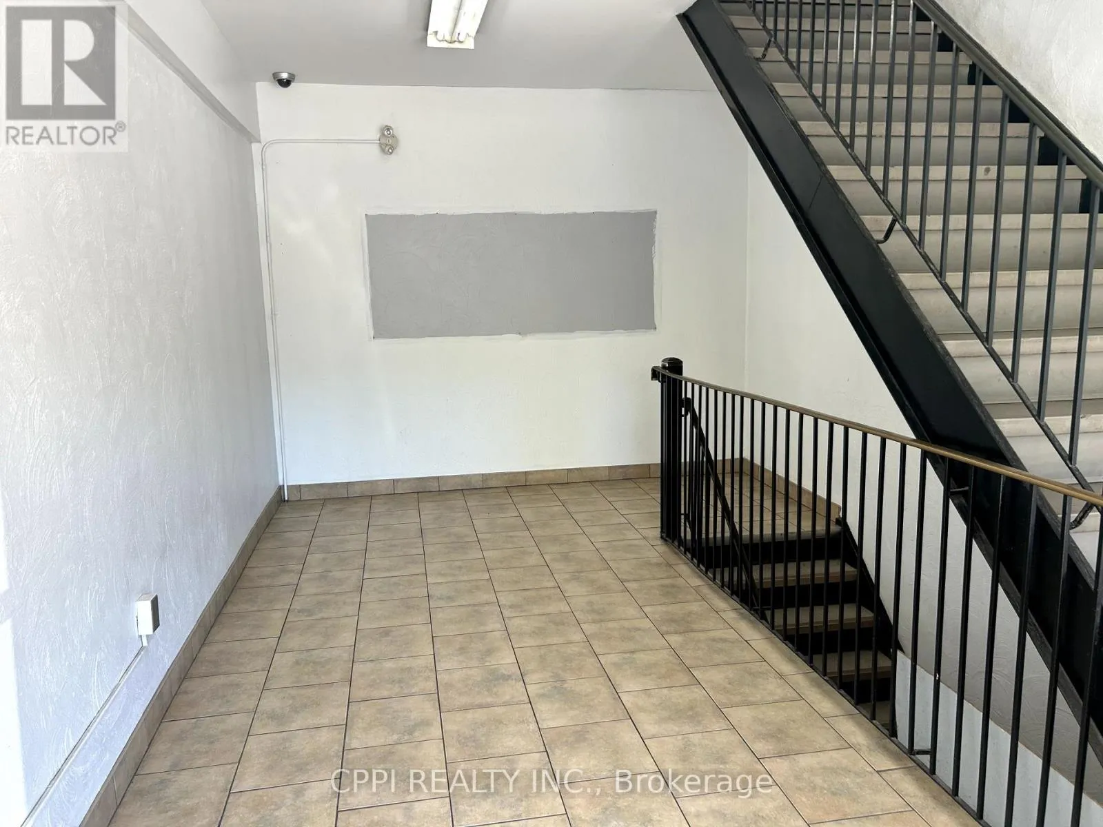 South Bsmnt - 650 King Street E, Oshawa, Ontario L1H 1G5