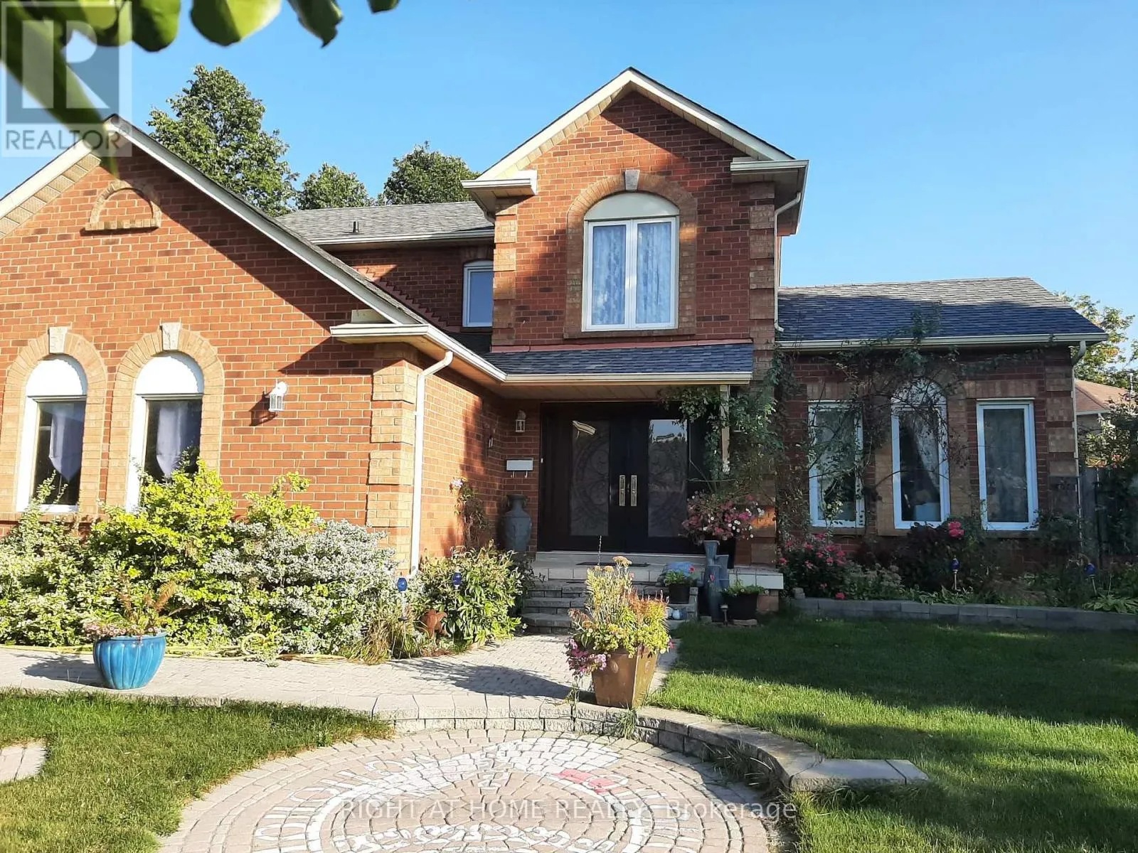 House for rent: Studio 2 - 3222 Trelawny Circle, Mississauga, Ontario L5N 5G5