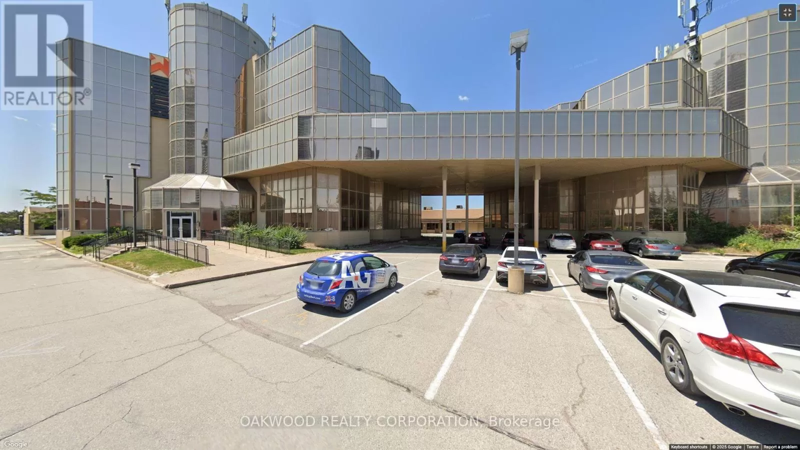 Offices for rent: Tb 300 - 8000 Jane Street, Vaughan, Ontario L4K 5B8